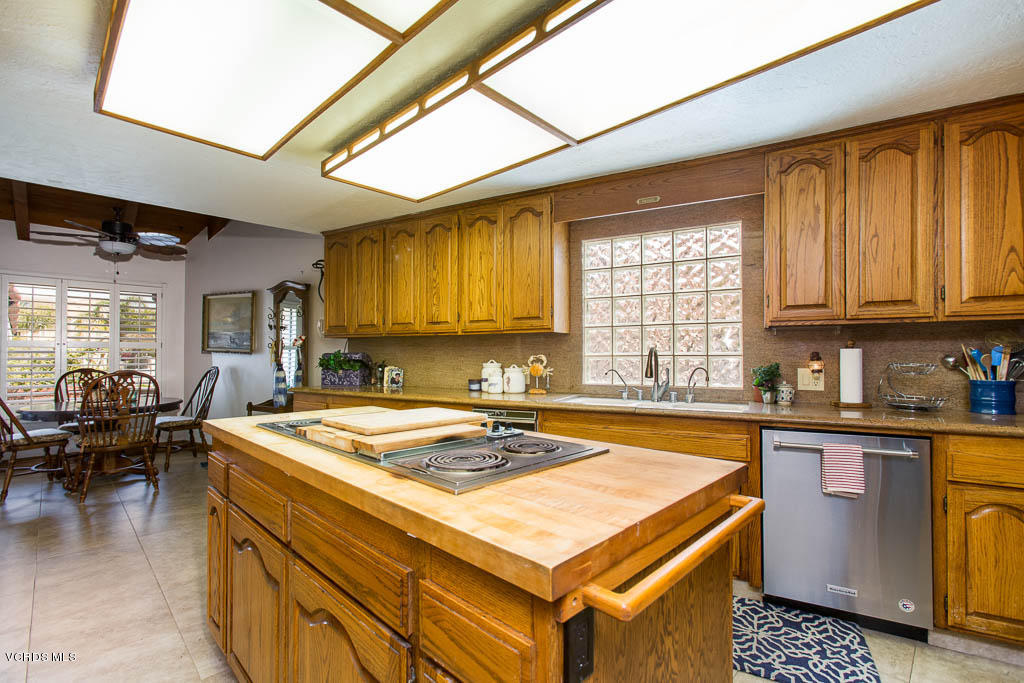 2121 Ravoli Drive Oxnard, CA 93035 - Photo 14 of 34 2121 Ravoli Dr. - HsHProd-49