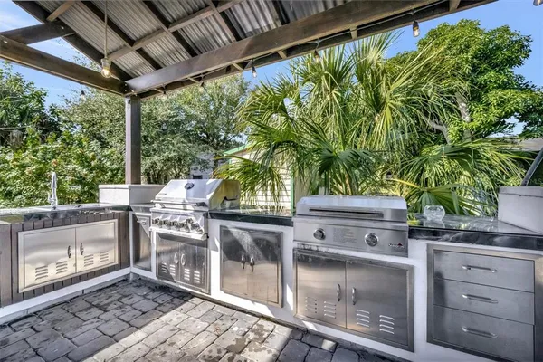 $699,900 | 7618 16th Court, Sarasota, FL 34243