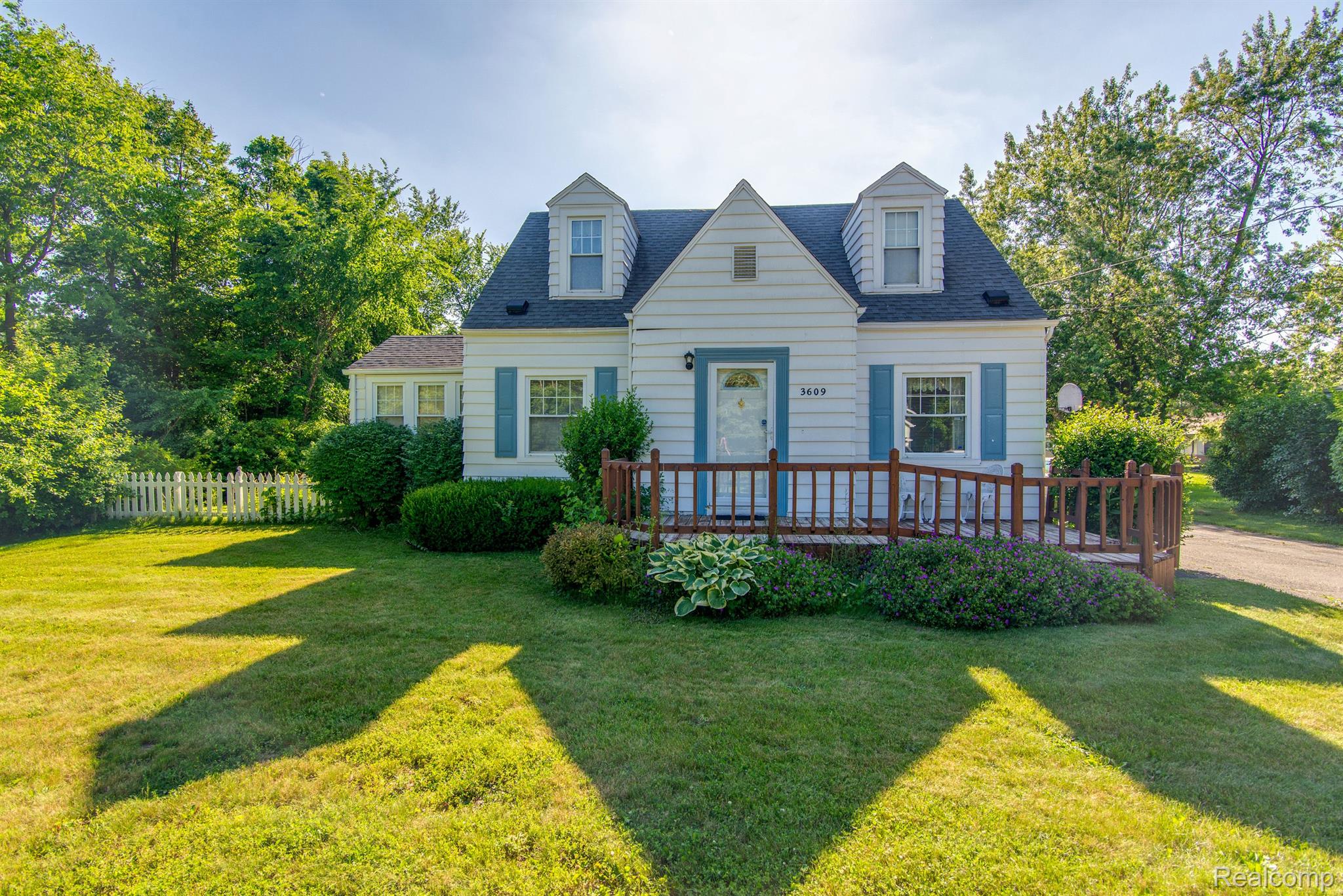 3609 North Center Road Flint, MI 48506 - Photo 2 of 32