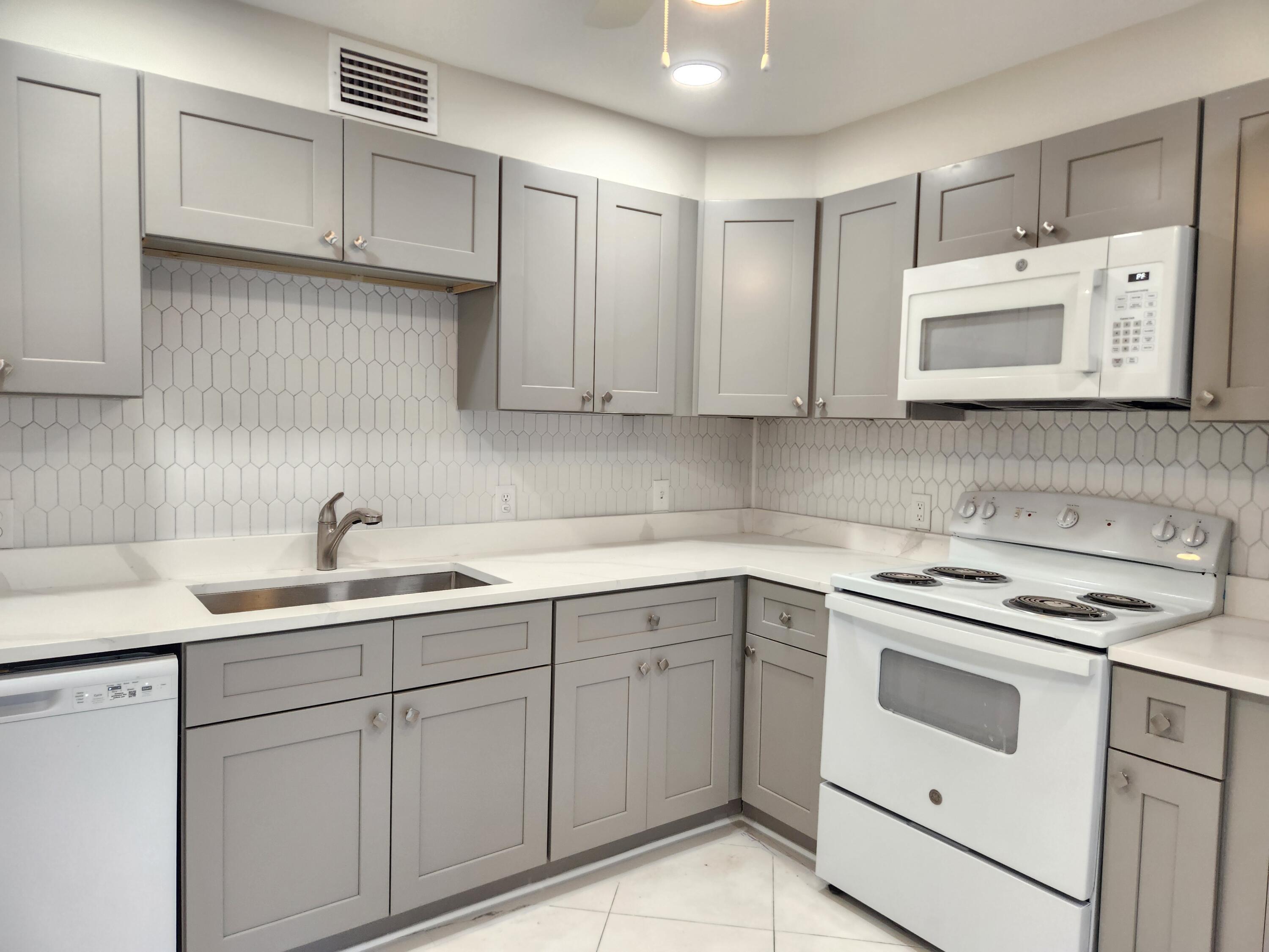 3025 Newcastle B Boca Raton, FL 33434 - Photo 8 of 22 kitchen