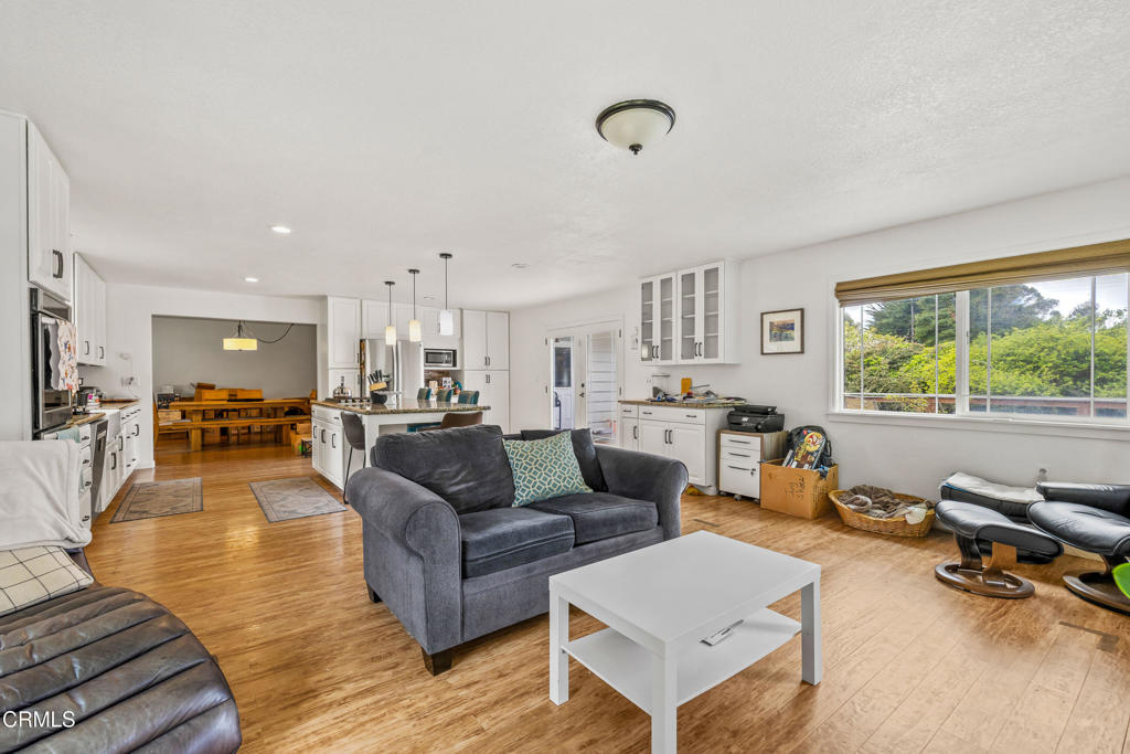 32350 Ellison Way Fort Bragg, CA 95437 - Photo 5 of 30 Living Area