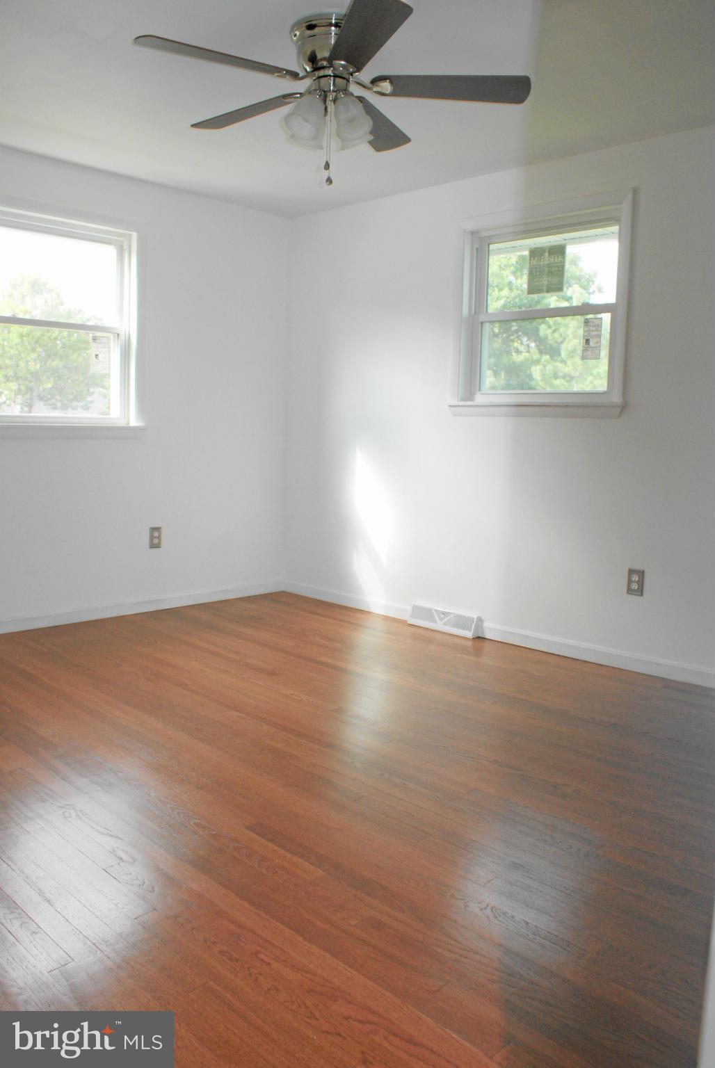 231 Atlanta Road Pasadena, MD 21122 - Photo 16 of 30 Bedroom (Master)