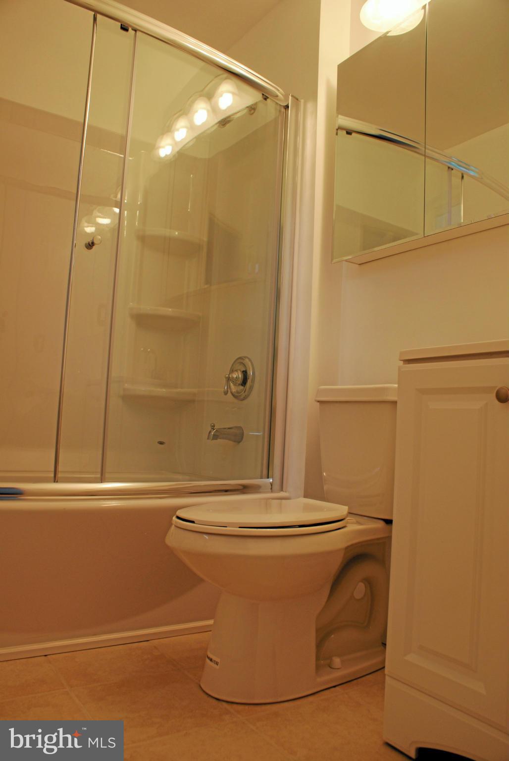 231 Atlanta Road Pasadena, MD 21122 - Photo 17 of 30 Bath (Master)