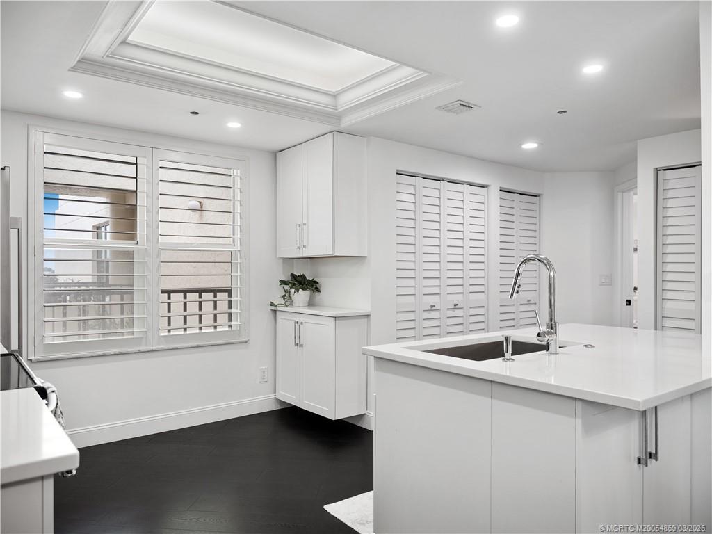 221 Northeast Plantation Road, Unit 415 Stuart, FL 34996 - Photo 4 of 43