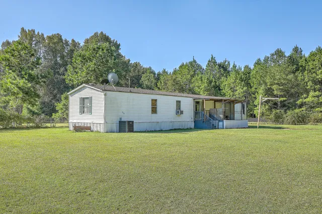 $110,000 | 118 Rooster Lane, St. Stephen, SC 29479