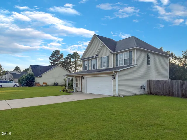 a view of a house with a backyard