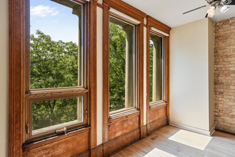 $775,000 | 3717 North Pine Grove Avenue, Unit 3S, Chicago, IL 60613