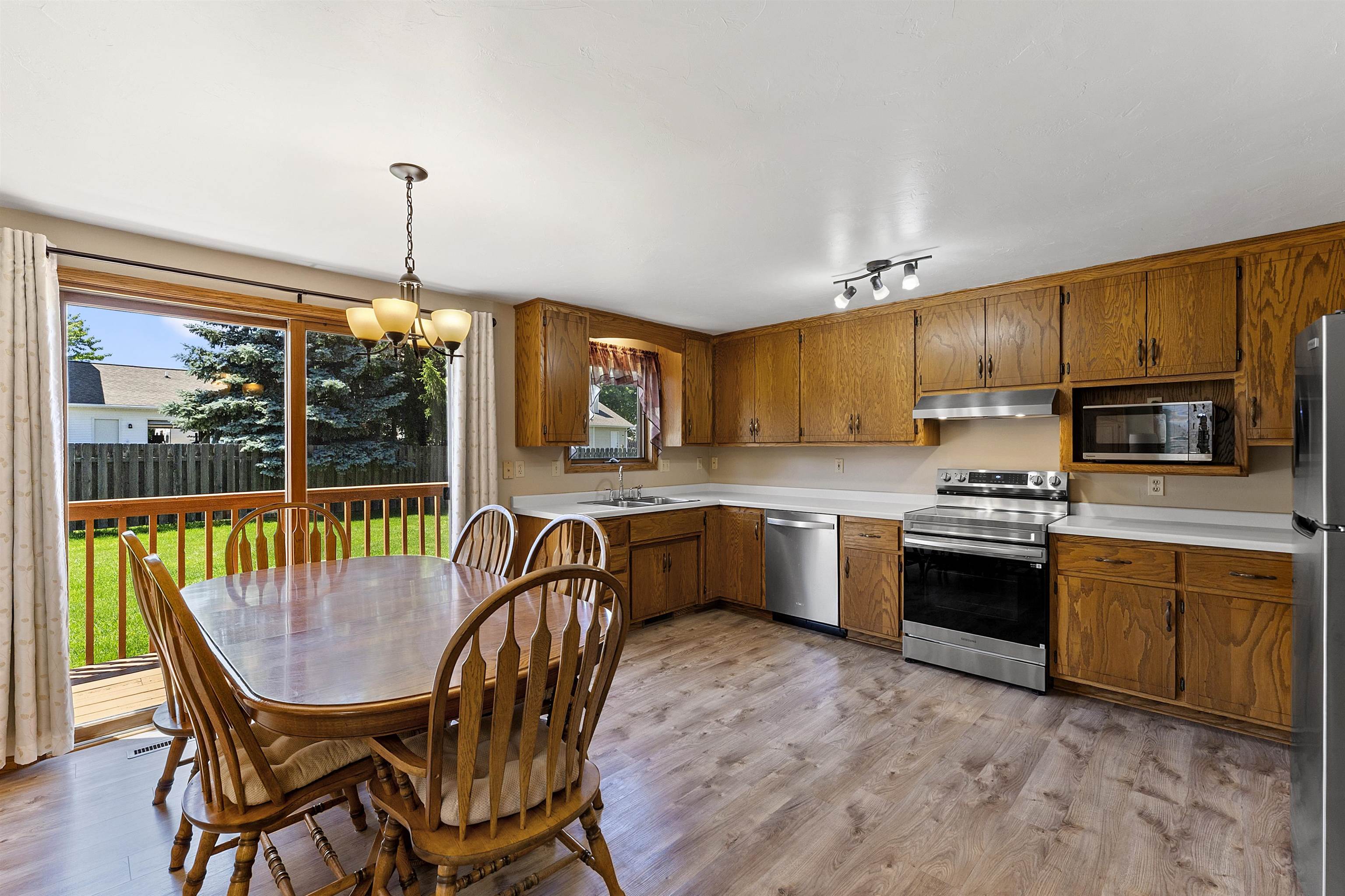 2364 Cedar Ridge Green Bay, WI 54313 - Photo 17 of 90