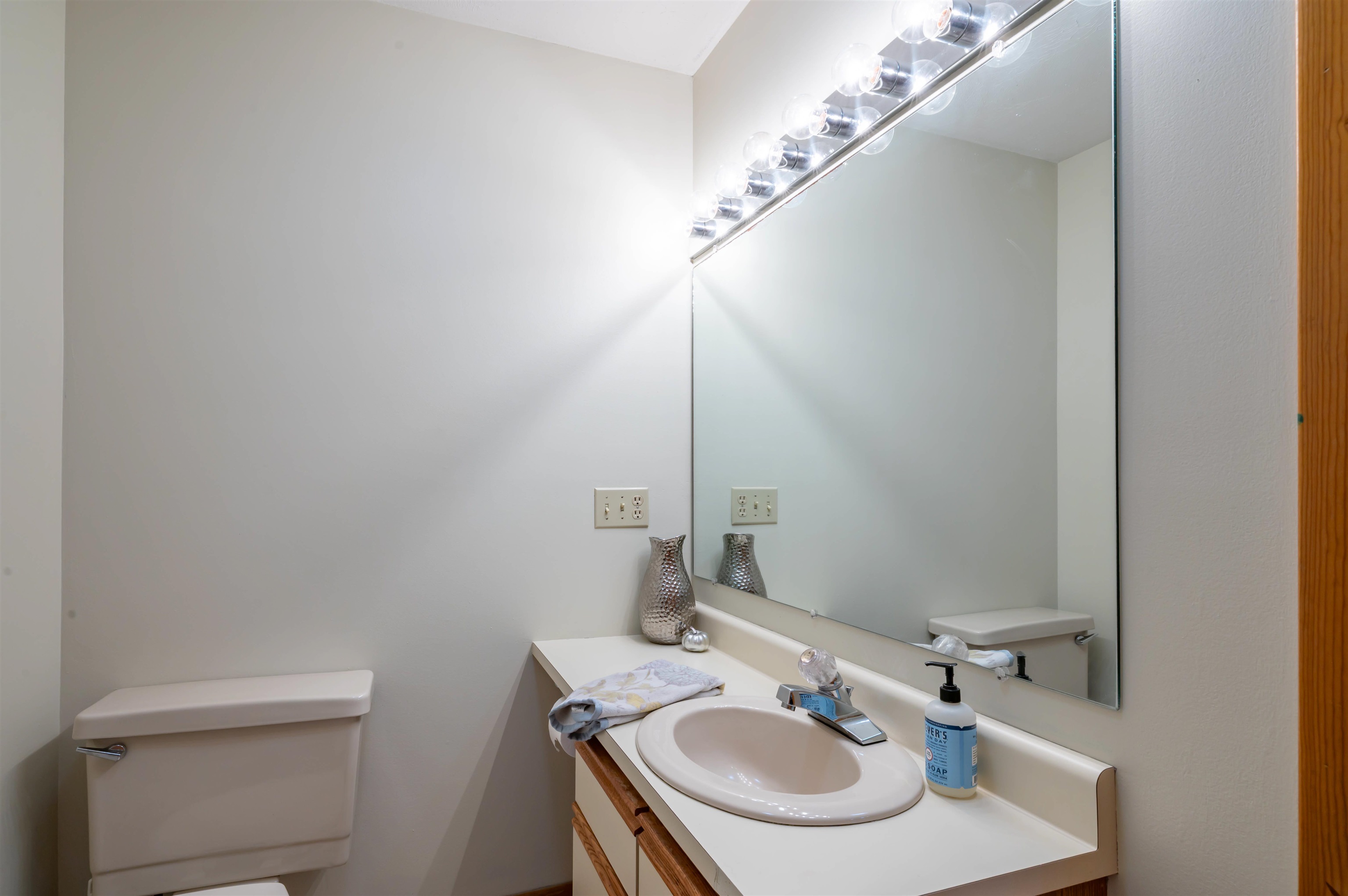 58 Woodward Road Merrimack, NH 03054 - Photo 13 of 28 Gallery Image 13