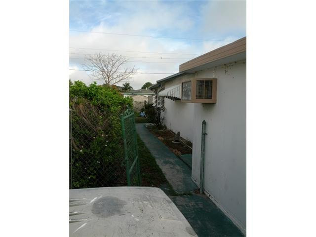 430 West 30th Street Riviera Beach, FL 33404 - Photo 5 of 8 Exterior Front