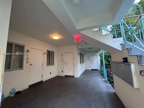 $2,800 | 820 15th Street, Unit 103, Miami Beach, FL 33139