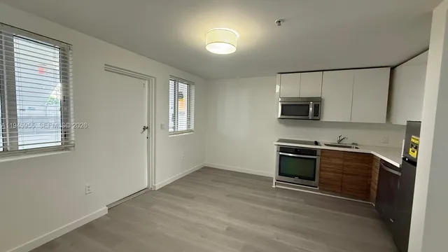 $3,000 | 820 15th Street, Unit 103, Miami Beach, FL 33139