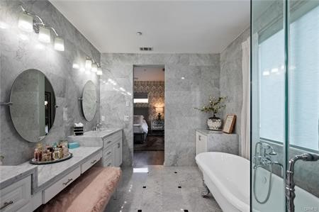 5441 Ocean, Unit 101 Hawthorne, CA 90250 - Photo 12 of 44 Primary bathroom