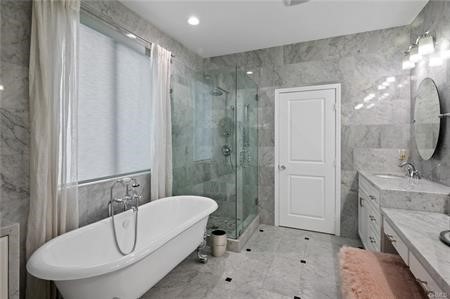 5441 Ocean, Unit 101 Hawthorne, CA 90250 - Photo 15 of 44 Primary bathroom