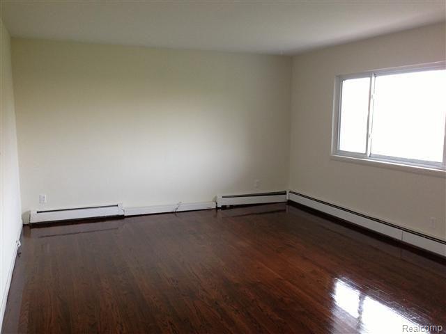1315 Oakcrest Road Howell, MI 48843 - Photo 10 of 11 Hardwood flooring
