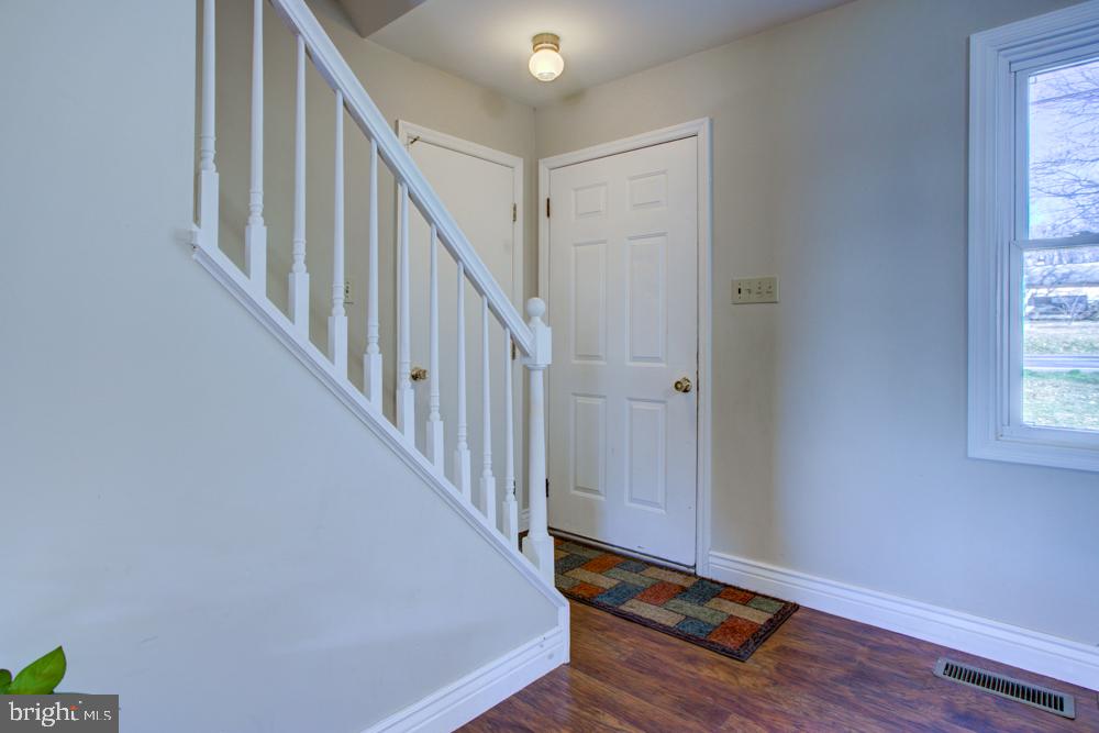 714 West Brubaker Valley Road Lititz, PA 17543 - Photo 4 of 43