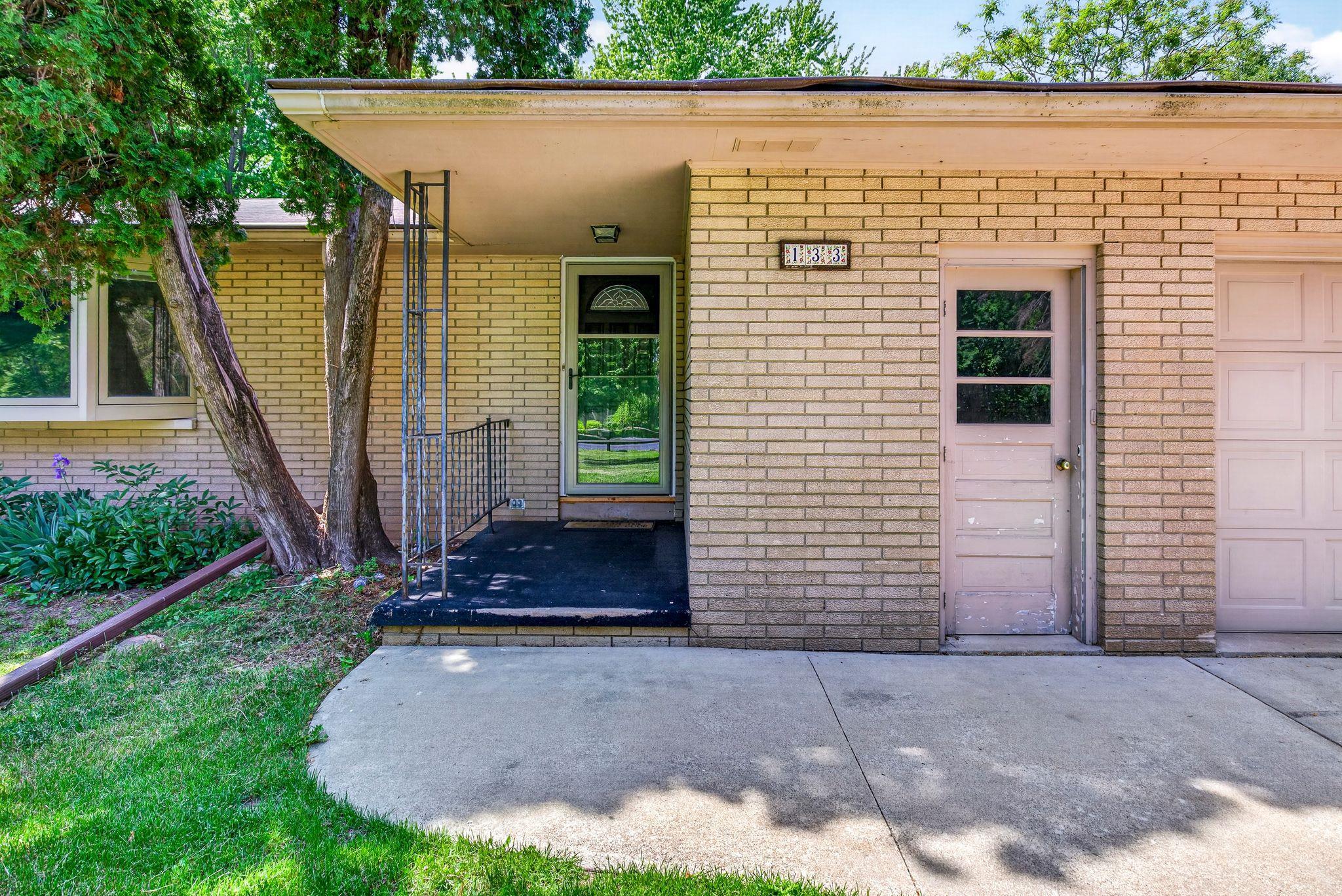 N133 Rogers Lane Appleton, WI 54915 - Photo 2 of 53
