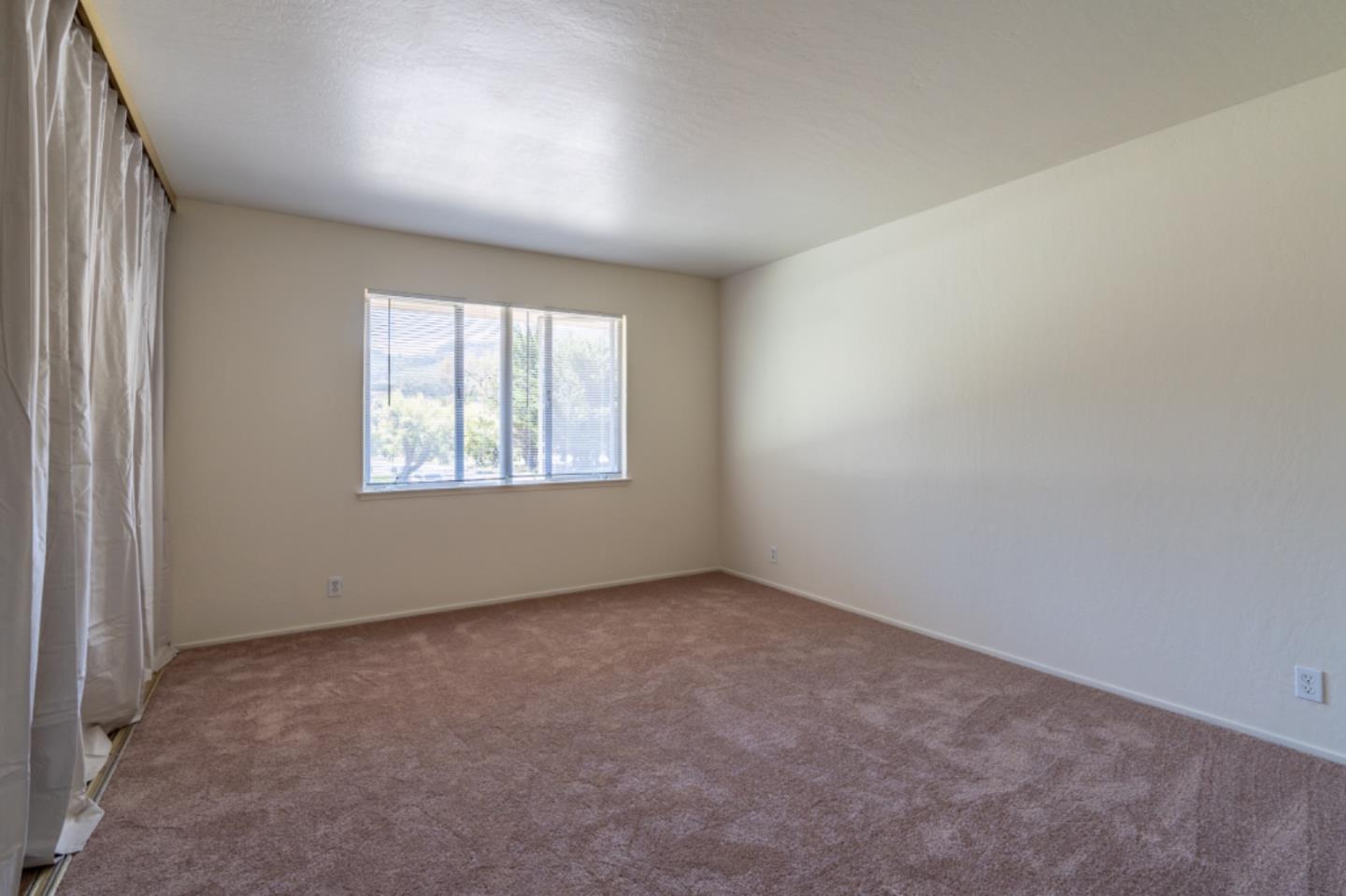 1130 Terra Nova Boulevard Pacifica, CA 94044 - Photo 13 of 15 an empty room with windows