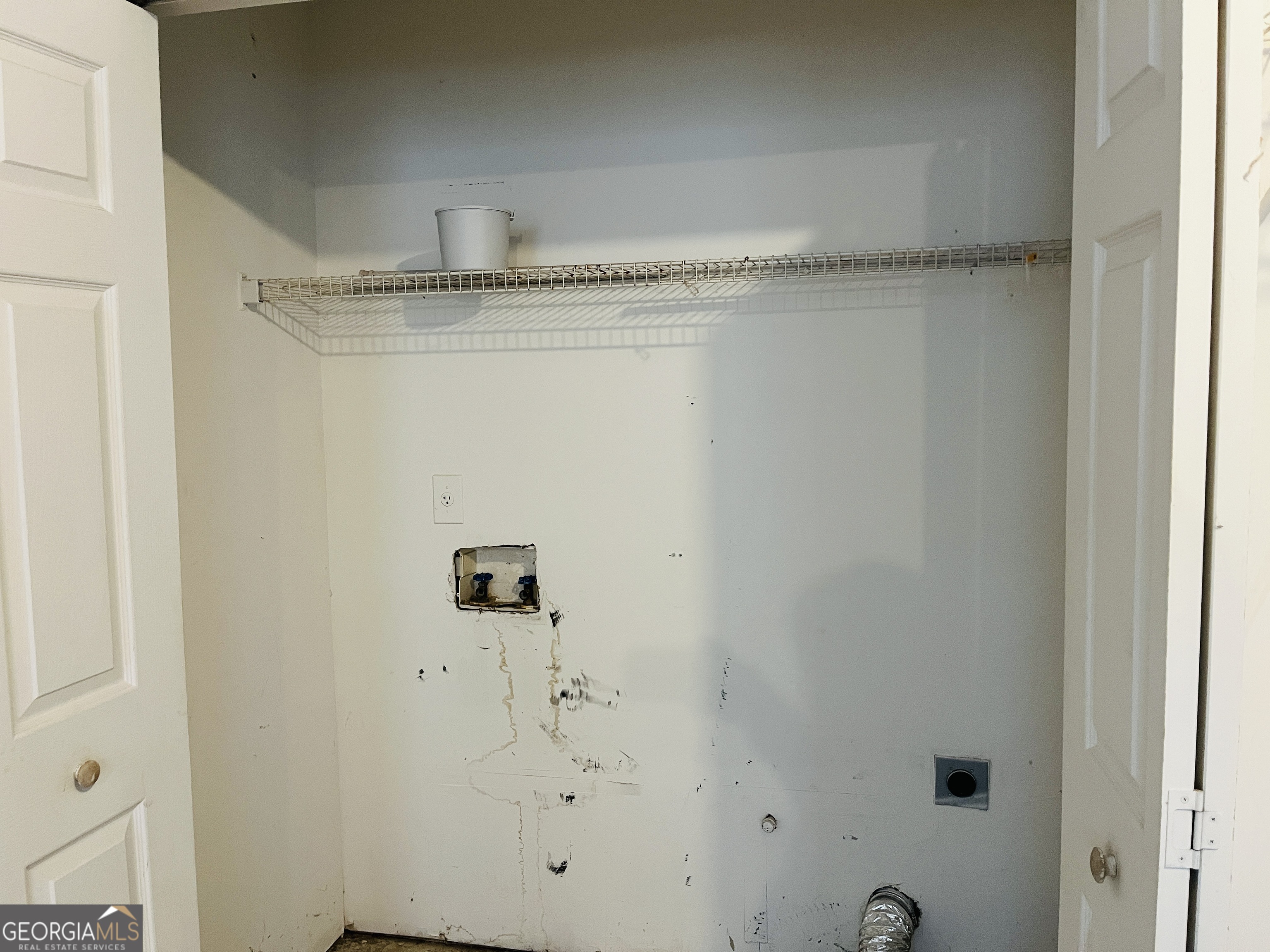 405 Peeks Crossing Drive Senoia, GA 30276 - Photo 26 of 31 a bathroom with a glass shower door