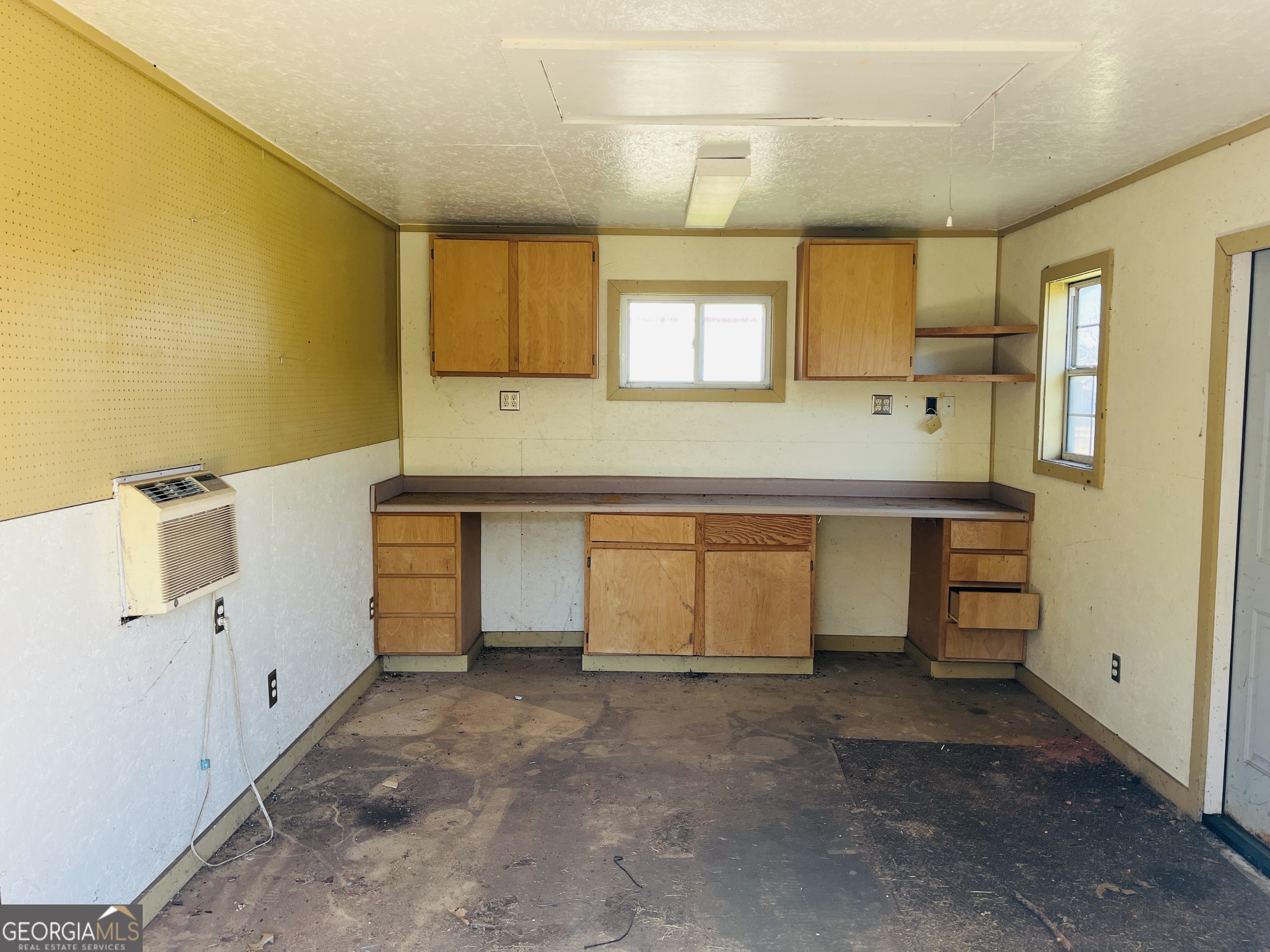 405 Peeks Crossing Drive Senoia, GA 30276 - Photo 31 of 31 a view of a kitchen with a sink