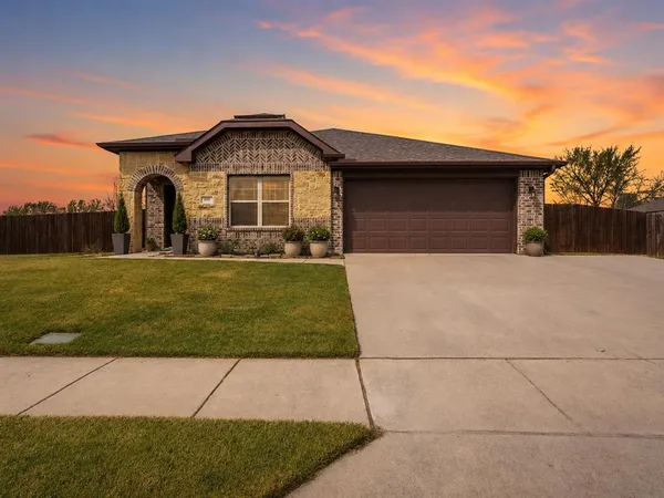 $299,900 | 543 Johnson Drive, Lavon, TX 75166