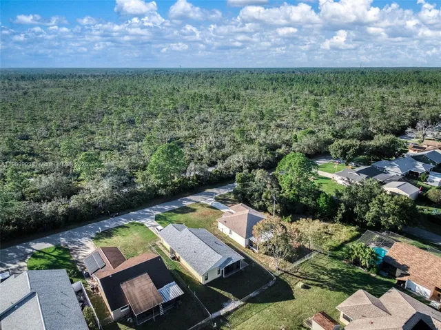a view of yard from terrace with seating space