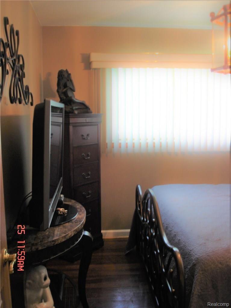 29443 Schoenherr Road Warren, MI 48088 - Photo 13 of 32 master bed 3.JPG