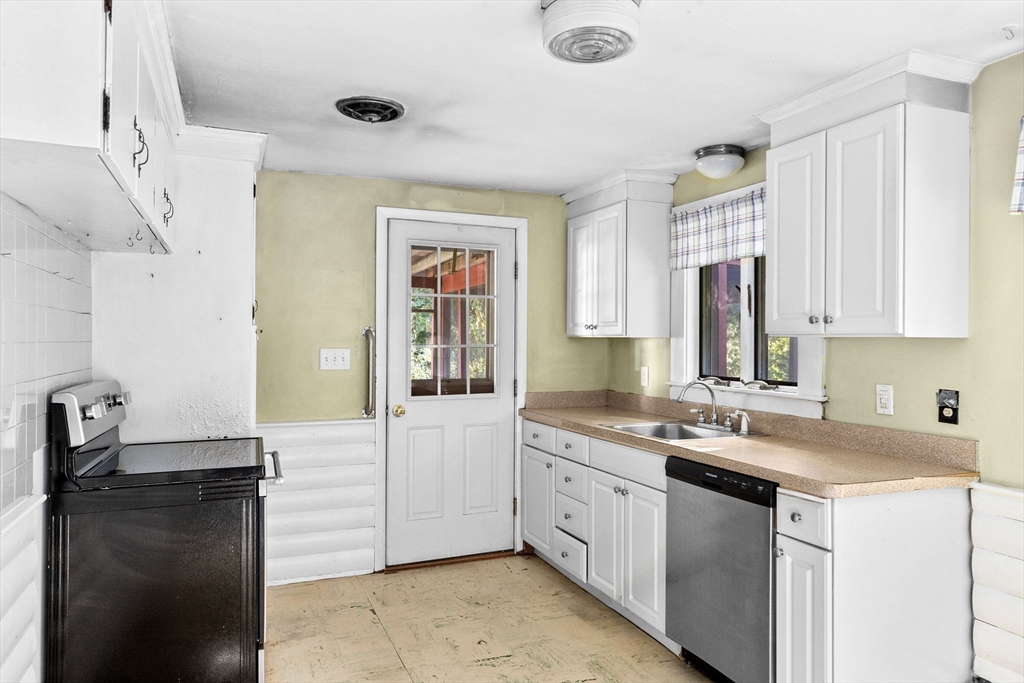 43 Chittenden Road Scituate, MA 02066 - Photo 3 of 38 Gallery Image 3