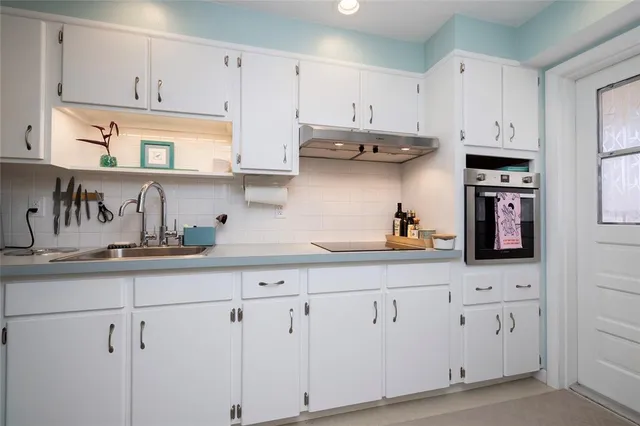 a view of entryway with interior