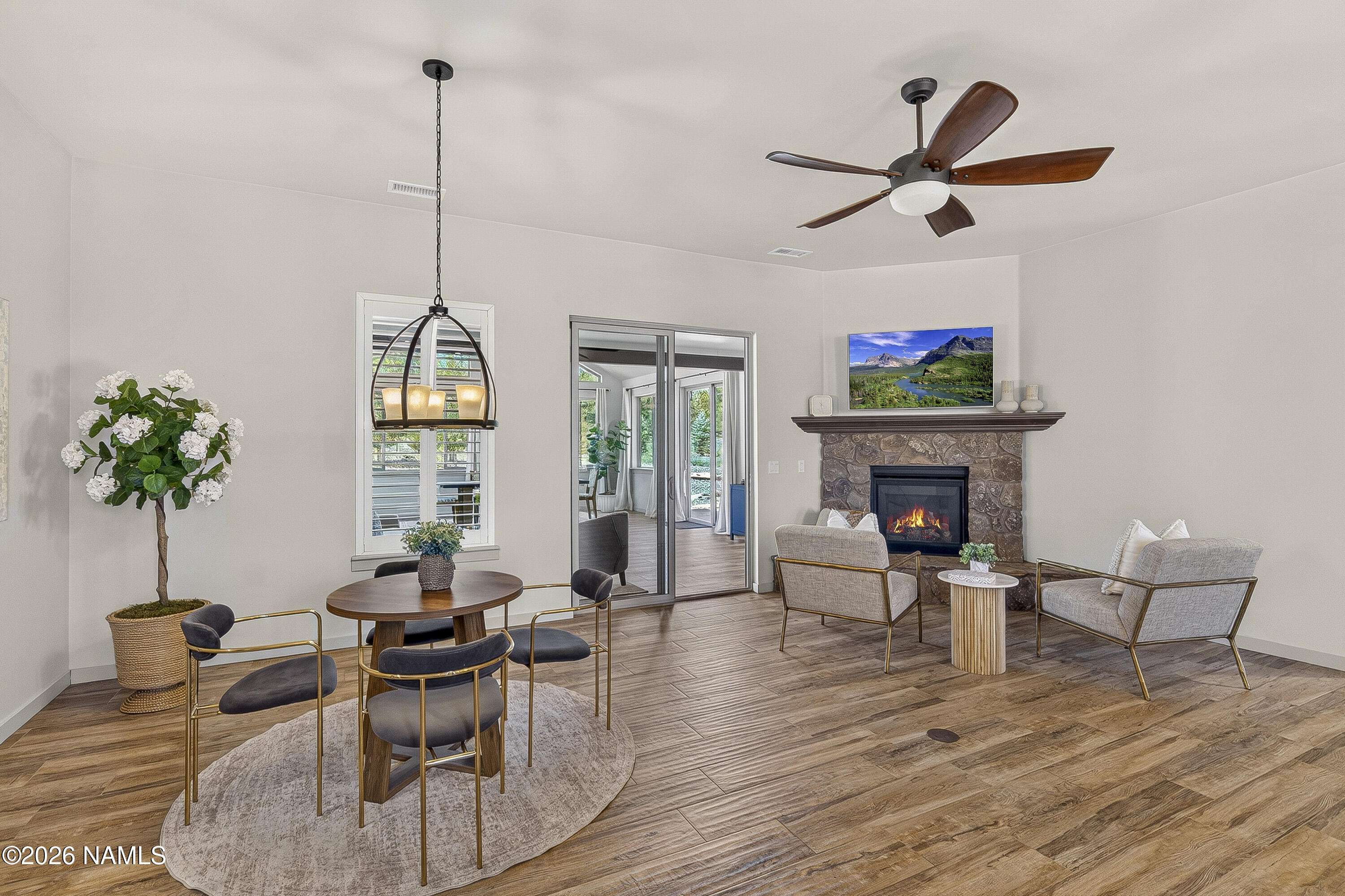 10290 Lundin Road Flagstaff, AZ 86004 - Photo 11 of 58 Living/Dining Area