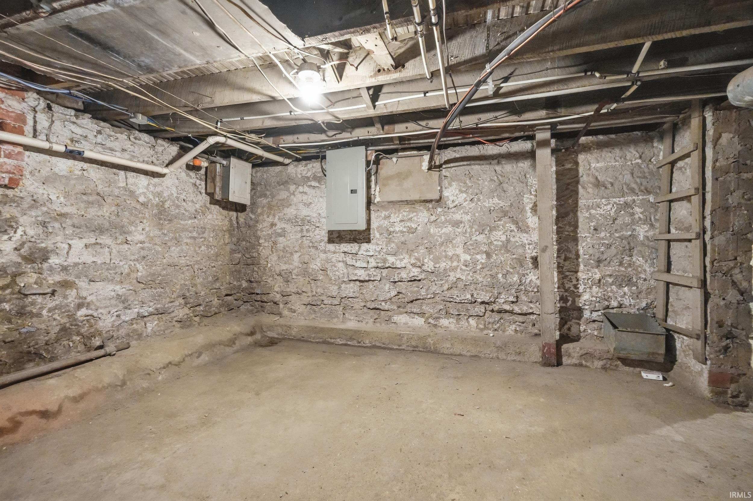 229 Center Street Fort Wayne, IN 46808 - Photo 32 of 36