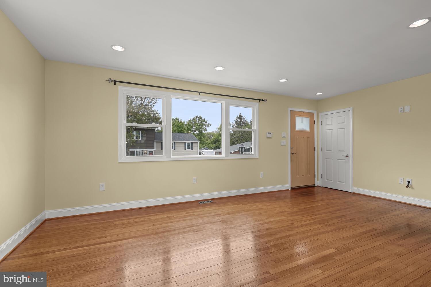 208 Meadowvale Road Lutherville-Timonium, MD 21093 - Photo 6 of 42 Living Room