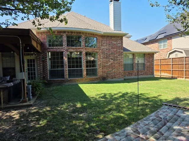 a view of a house with a backyard