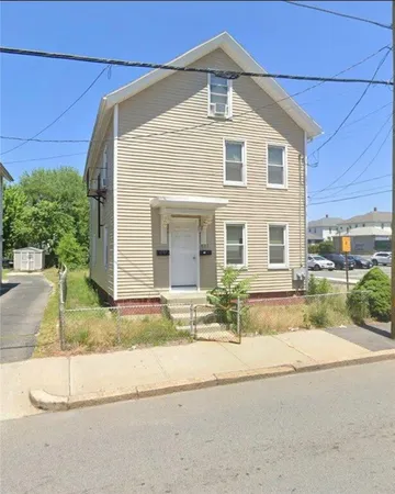 $2,000 | 415 Weeden Street, Unit 2, Pawtucket, RI 02860