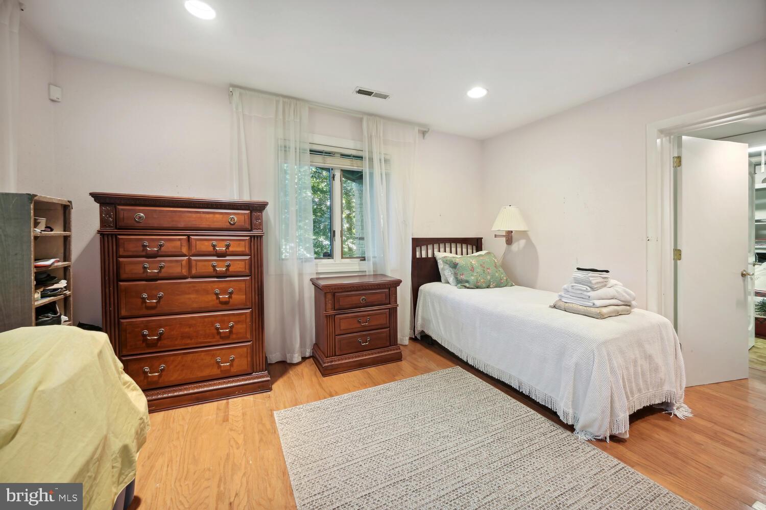 6205 Poe Road Bethesda, MD 20817 - Photo 33 of 44 Bedroom #3