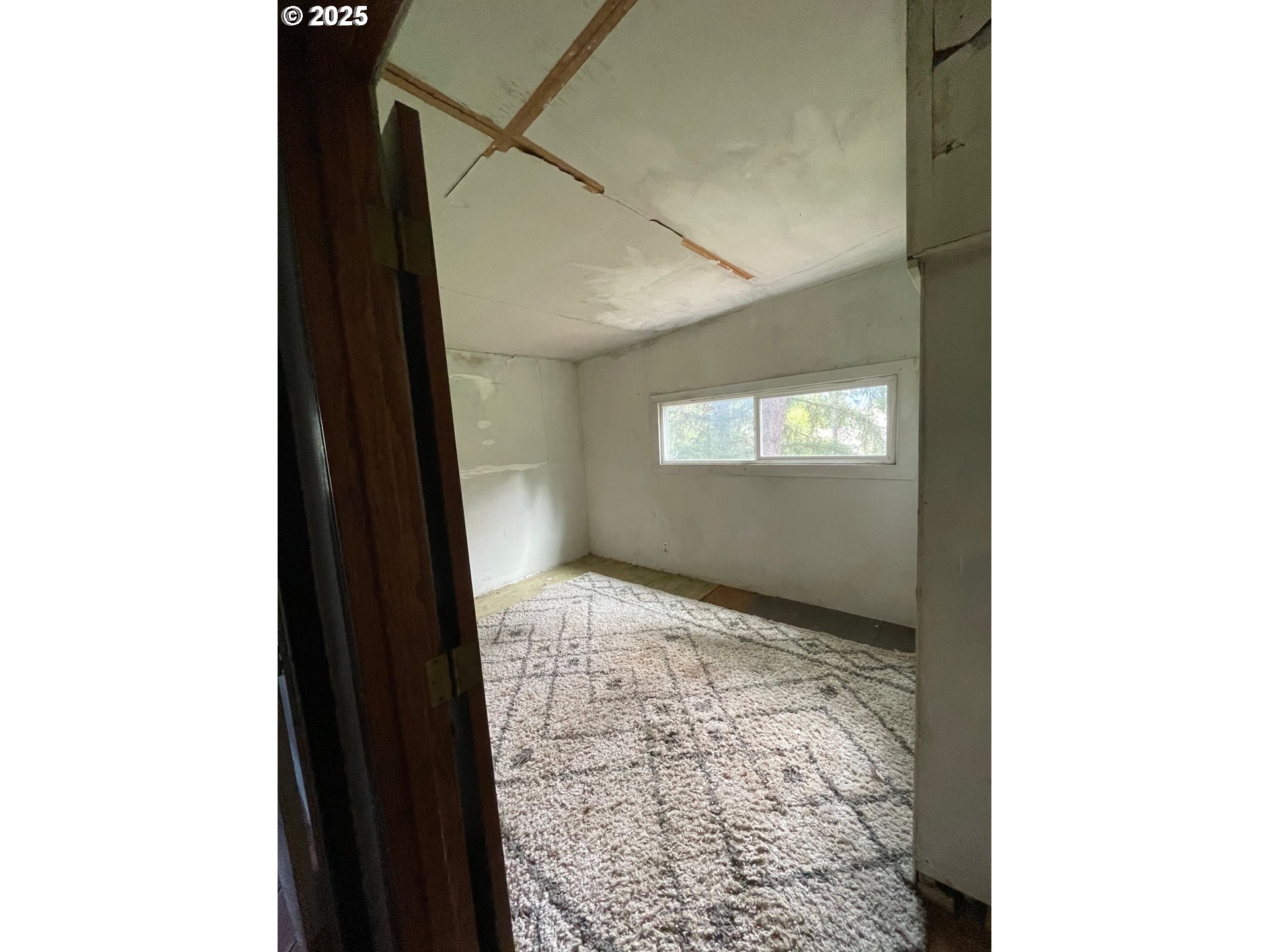 32683 West Saginaw Road Cottage Grove, OR 97424 - Photo 14 of 22 Bedroom