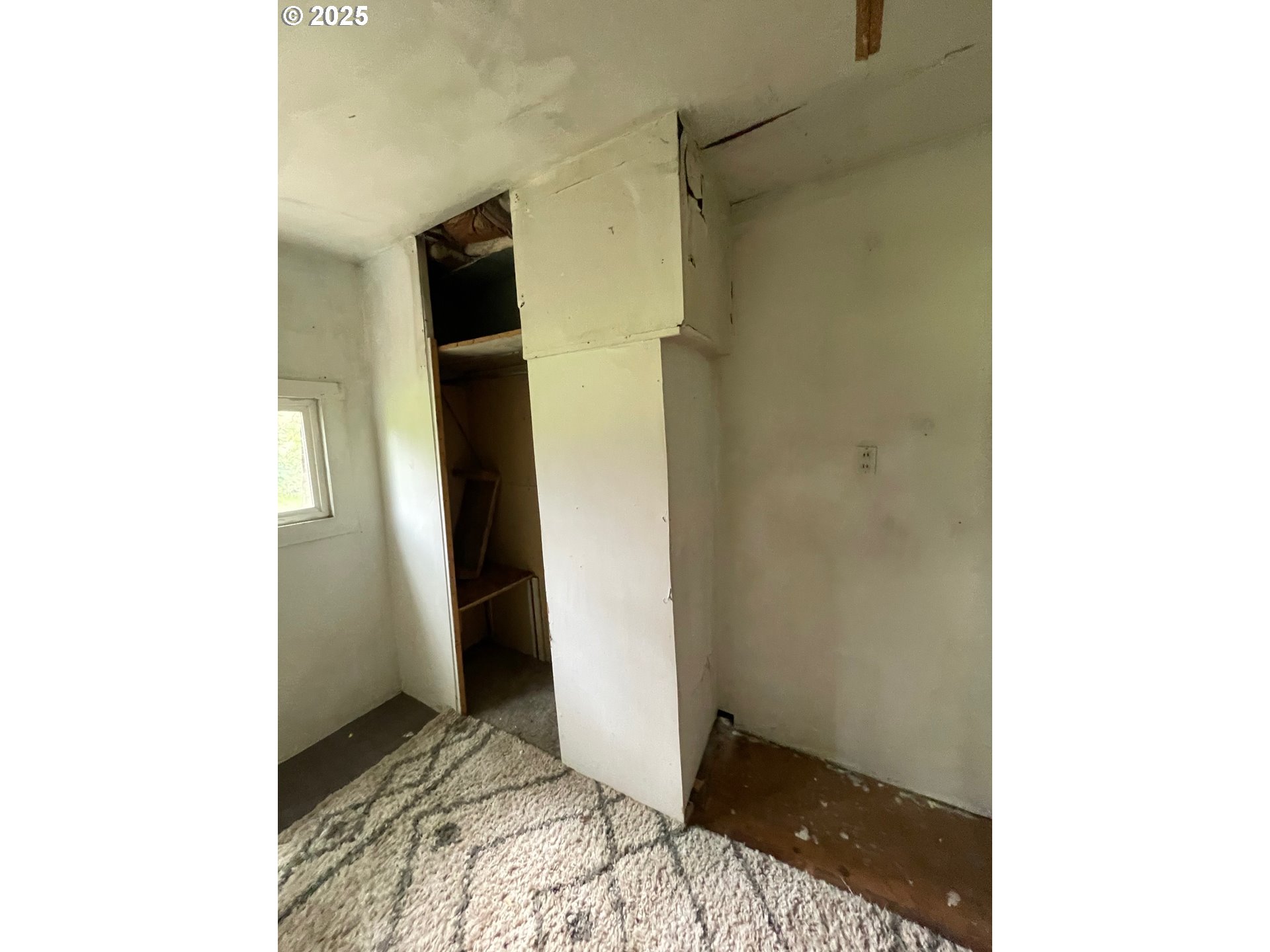 32683 West Saginaw Road Cottage Grove, OR 97424 - Photo 15 of 22 Bedroom