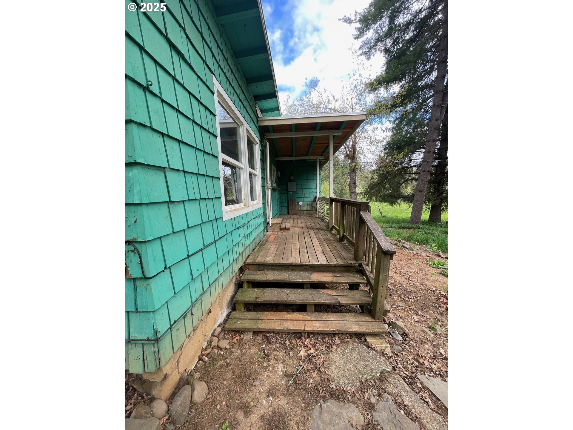 32683 West Saginaw Road Cottage Grove, OR 97424 - Photo 17 of 22 Deck