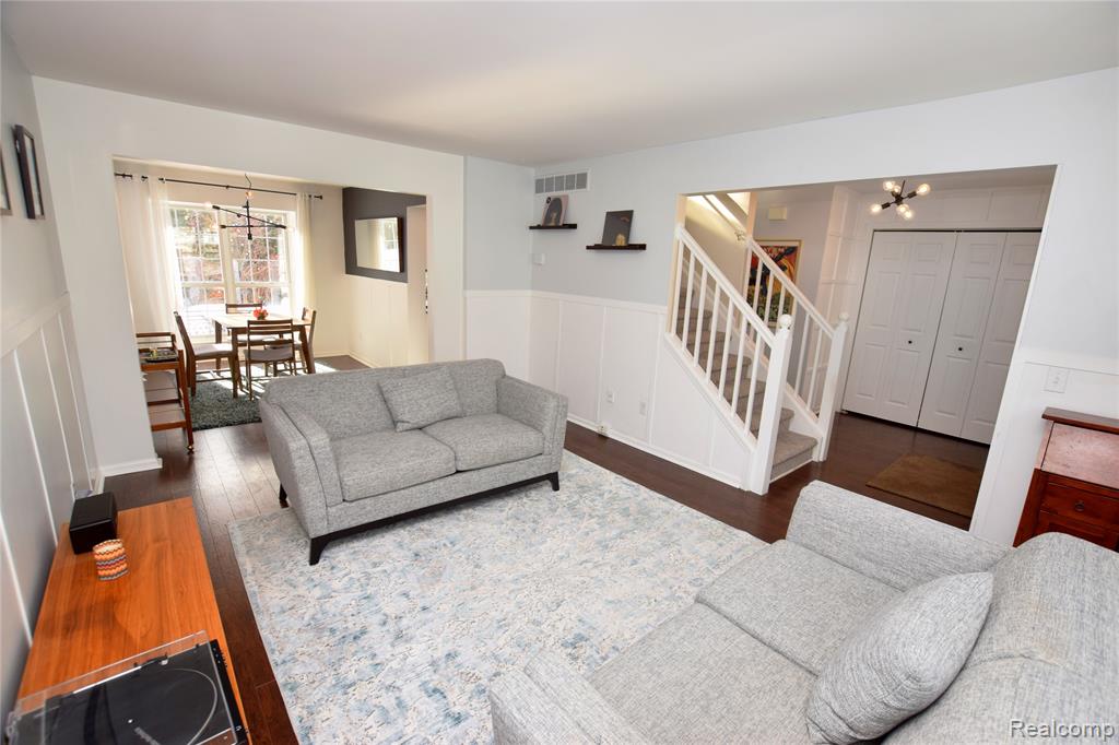 910 3rd Street Fenton, MI 48430 - Photo 3 of 21 Gallery Image 3