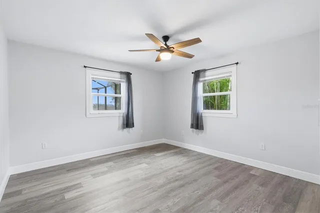 a view of a livingroom with furniture and a ceiling fan
