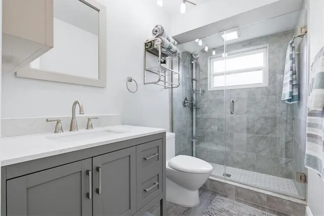 a view of entryway with a front door