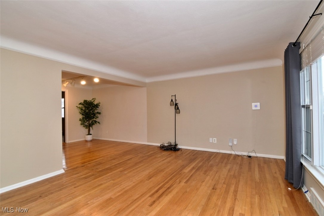 1491 Edgefield Road Cleveland, OH 44124 - Photo 7 of 41