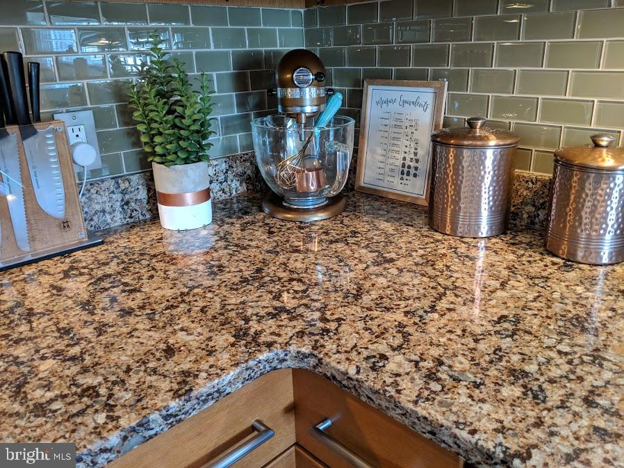 119 Devonshire Road Wilmington, DE 19803 - Photo 16 of 37 Heated, cork flooring and custom glass backsplash!