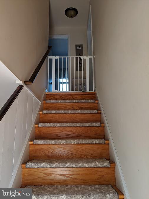 119 Devonshire Road Wilmington, DE 19803 - Photo 24 of 37 Non Slip staircase to second floor!