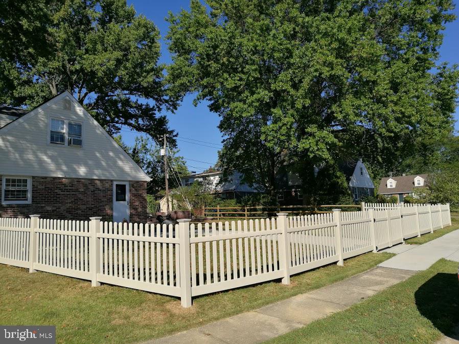 119 Devonshire Road Wilmington, DE 19803 - Photo 7 of 37 Fenced in yard and gated driveway!