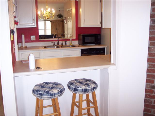4001 Anderson Road, Unit D74 Nashville, TN 37217 - Photo 3 of 17 Breakfast bar!