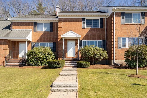 $785,000 | 19 April Lane, Unit 19, Lexington, MA 02421