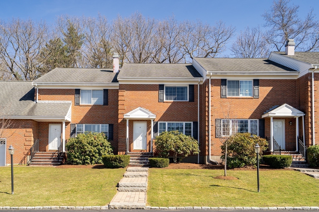 19 April Lane, Unit 19 Lexington, MA 02421 - Photo 2 of 39