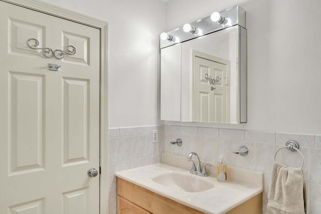 19 April Lane, Unit 19 Lexington, MA 02421 - Photo 31 of 39