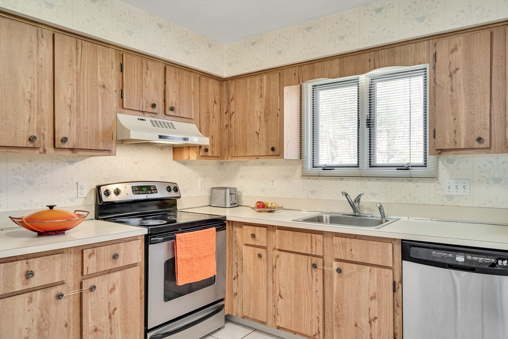 19 April Lane, Unit 19 Lexington, MA 02421 - Photo 5 of 39